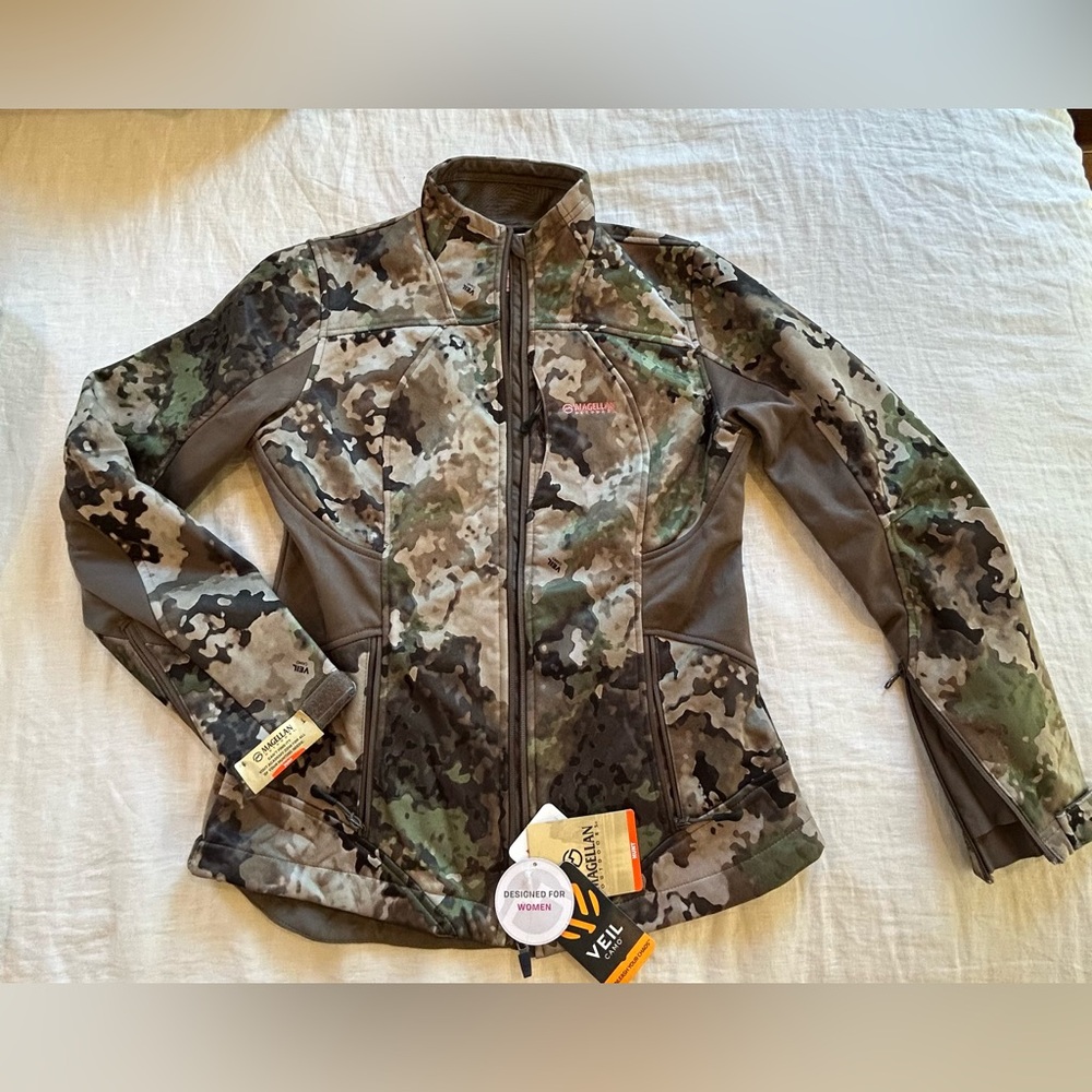 Magellan Women’s Camo Jacket NWT Size Small